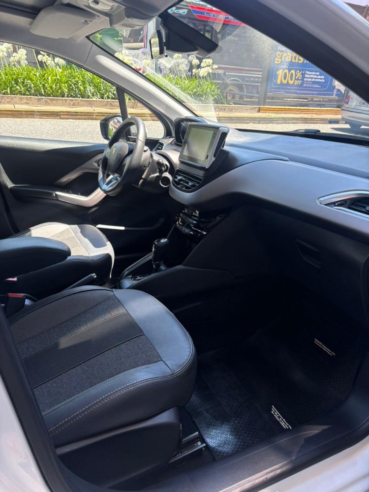 Peugeot 208 Feline — foto 14